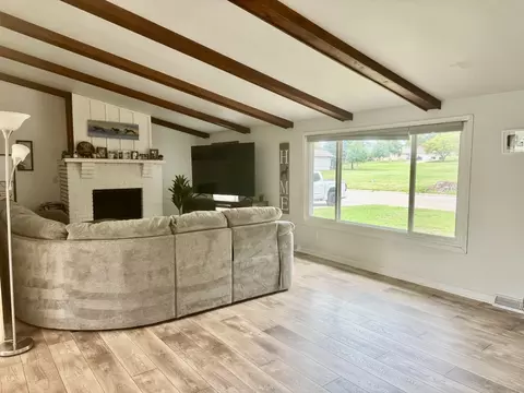 Living - 903 W 1st St, Spring Valley, IL 61362 photo 1 of 4