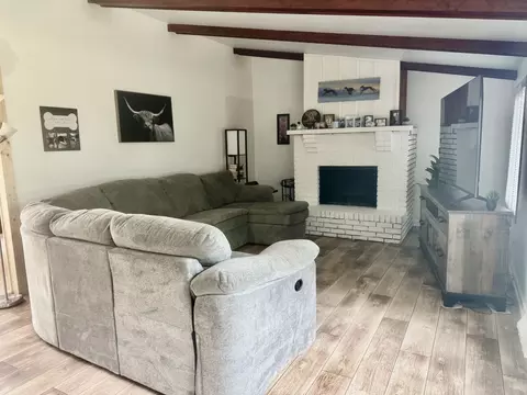 Living - 903 W 1st St, Spring Valley, IL 61362 photo 3 of 4