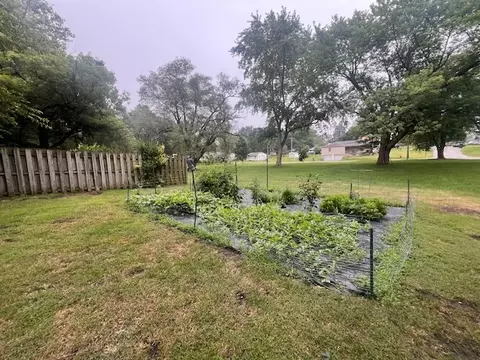 824 E Adams St, Clinton, IL 61727 photo 7