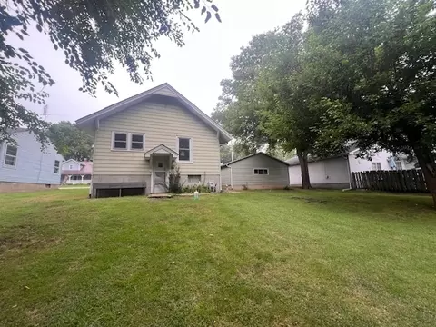 824 E Adams St, Clinton, IL 61727 photo 9