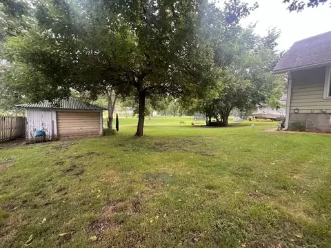 824 E Adams St, Clinton, IL 61727 photo 6