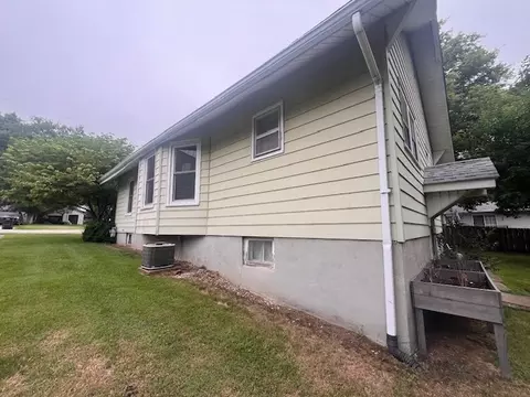 824 E Adams St, Clinton, IL 61727 photo 10