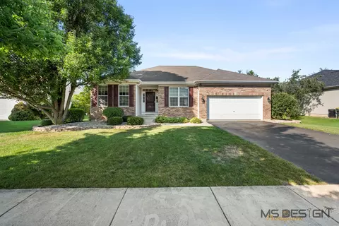214 Stearn Dr, Genoa, IL 60135