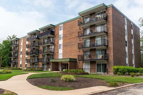 5 S040 Pebblewood Ln #W303, Naperville, IL 60563