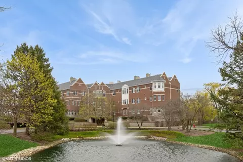 2365 Waukegan Rd #2C, Northbrook, IL 60062