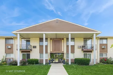 9518 Dee Rd #203C, Des Plaines, IL 60016