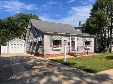517 N Mulberry St, Clinton, IL 61727