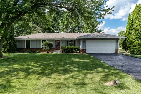 5590 White Plains Way, Rockford, IL 61108
