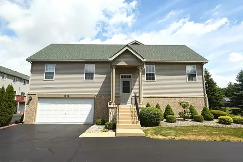 1918 S Austrian Pine St, Lockport, IL 60441