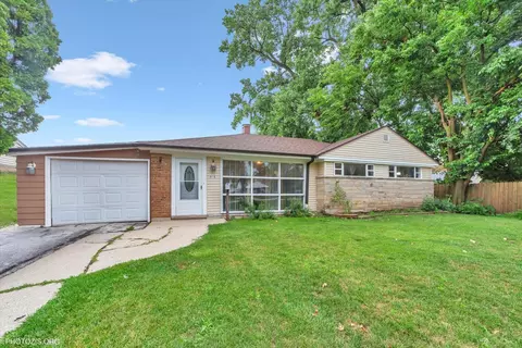 916 E Algonquin Rd, Des Plaines, IL 60016