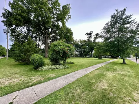 107 E Center St, Mount Morris, IL 61054