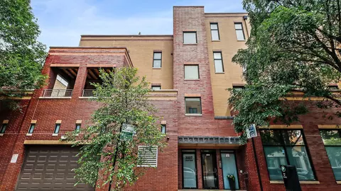 3207 N Clifton Ave #402, Chicago, IL 60657
