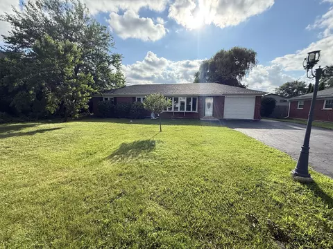 1124 Castle Dr, Glenview, IL 60025 photo 1