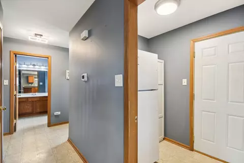 Entry Way - 2011 Mountain Rd, Morris, IL 60450 photo 2 of 4