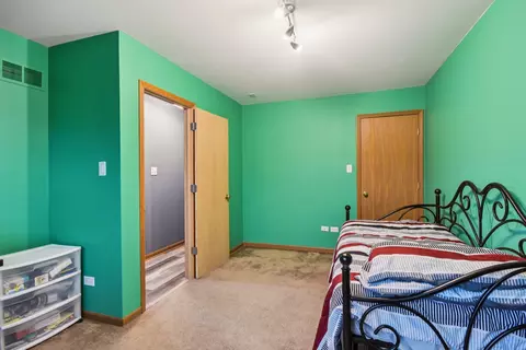 Bedroom - 2011 Mountain Rd, Morris, IL 60450 photo 2 of 3