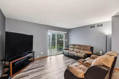 Living - 2011 Mountain Rd, Morris, IL 60450 photo 1 of 1
