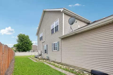 Exterior - 2011 Mountain Rd, Morris, IL 60450 photo 2 of 4