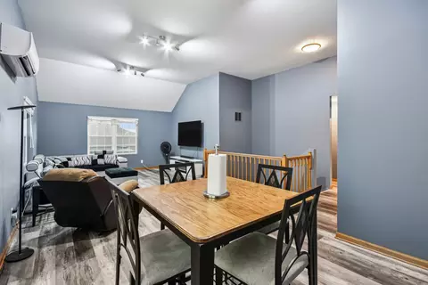 Dining - 2011 Mountain Rd, Morris, IL 60450 photo 1 of 1