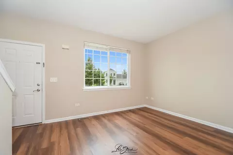 Living - 814 Daniel Dr, Minooka, IL 60447 photo 3 of 6