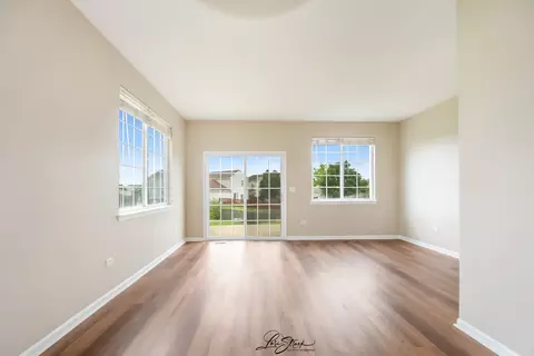 Living - 814 Daniel Dr, Minooka, IL 60447 photo 5 of 6