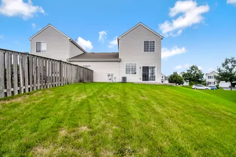 Exterior - 814 Daniel Dr, Minooka, IL 60447 photo 2 of 3