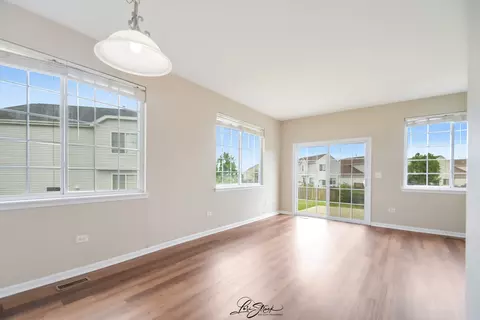 Living - 814 Daniel Dr, Minooka, IL 60447 photo 4 of 6