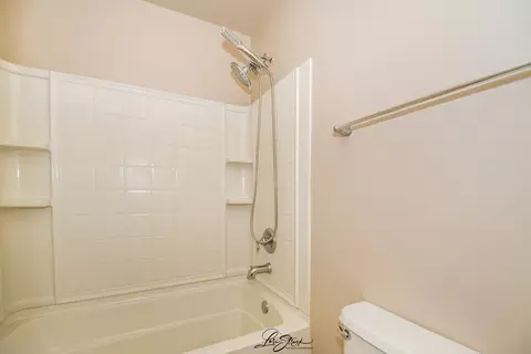 Bath - 814 Daniel Dr, Minooka, IL 60447 photo 4 of 4