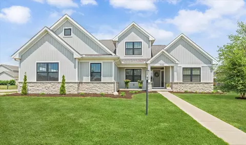 1102 Morningside Ln, Mahomet, IL 61853