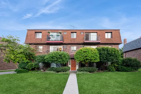 1212 Whispering Hills Ct #2B, Naperville, IL 60540