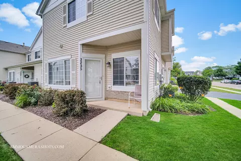 3235 Heather Glen Dr, Aurora, IL 60504