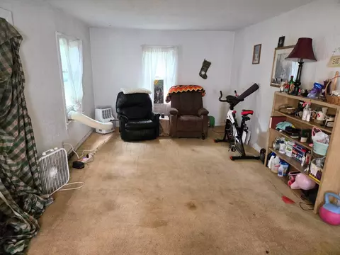 1010 Maplecrest St, Joliet, IL 60432 photo 2