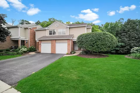 640 Hillview Ct #640, West Chicago, IL 60185