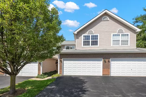 210 Grandview Ct, Algonquin, IL 60102