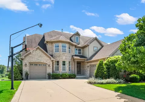 1357 Grantham Dr, Schaumburg, IL 60193