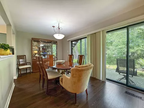 Dining - 258 Brookside Ln #B, Willowbrook, IL 60527 photo 1 of 2