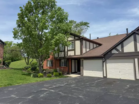 258 Brookside Ln #B, Willowbrook, IL 60527