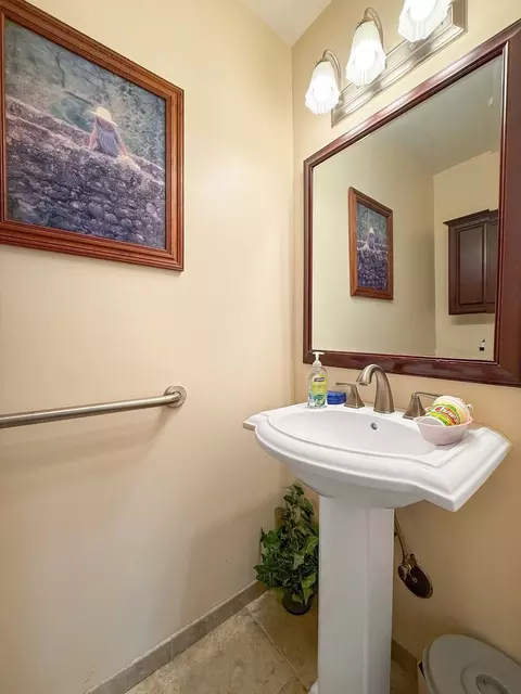 Bath - 258 Brookside Ln #B, Willowbrook, IL 60527 photo 2 of 2