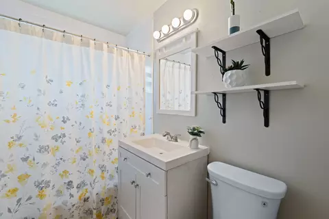 Bath - 4641 Cracow Ave, Lyons, IL 60534 photo 1 of 1