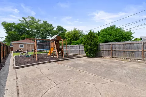 Exterior - 4641 Cracow Ave, Lyons, IL 60534 photo 3 of 4