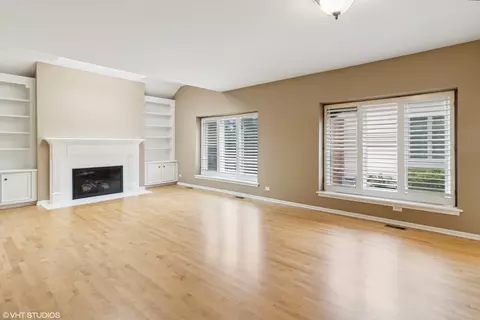 Living - 2086 Hallmark Ct, Wheaton, IL 60187 photo 2 of 5