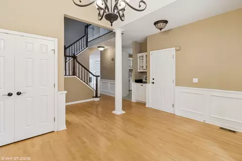 Entry Way - 2086 Hallmark Ct, Wheaton, IL 60187 photo 1 of 2