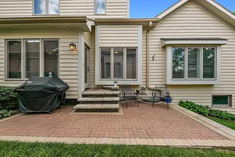 Exterior - 2086 Hallmark Ct, Wheaton, IL 60187 photo 2 of 3