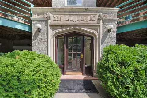 900 E 62nd St #2E, Chicago, IL 60637 photo 2