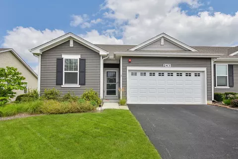 243 Sussex Ln, North Aurora, IL 60542