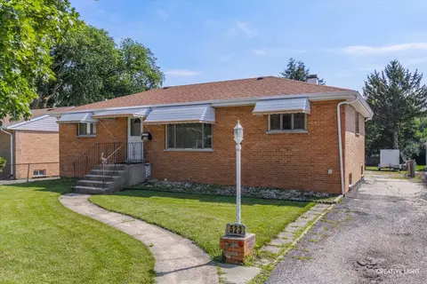 523 S Clarendon Ave, Addison, IL 60101
