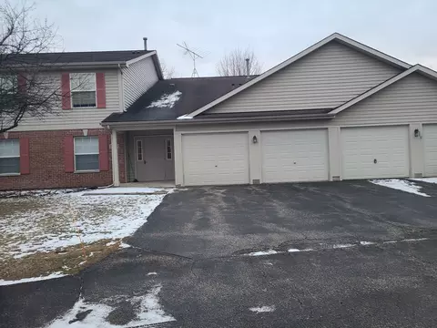 978 N Village Dr #2, Round Lake Beach, IL 60073