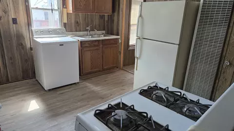 Kitchen - 511 W 25th Pl, Chicago, IL 60616 photo 1 of 3