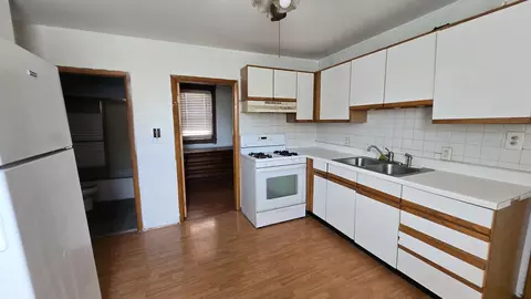 Kitchen - 511 W 25th Pl, Chicago, IL 60616 photo 2 of 3