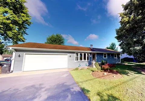1305 N Chapel Hill Rd, Mchenry, IL 60051