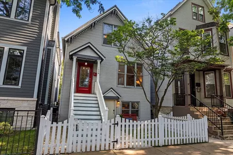 1426 W Fletcher St, Chicago, IL 60657